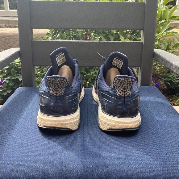 adidas Ultraboost Shoes - Picture 4 of 5
